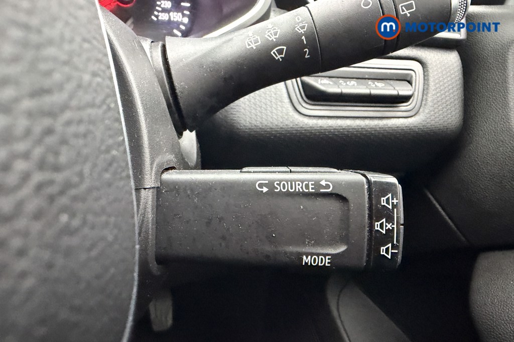 Renault Clio Iconic Manual Petrol Hatchback - Stock Number (1614529) - 7th supplementary image