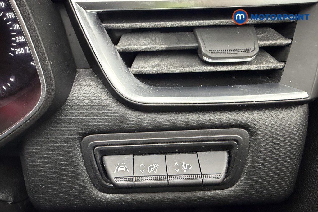 Renault Clio Iconic Manual Petrol Hatchback - Stock Number (1614529) - 8th supplementary image