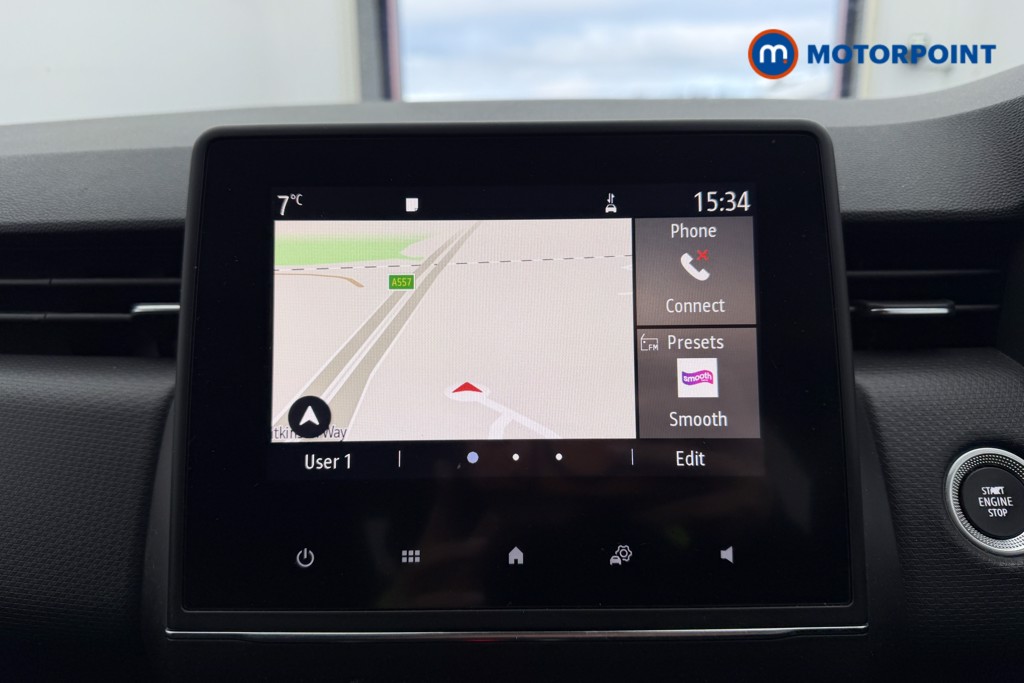 Renault Clio Iconic Manual Petrol Hatchback - Stock Number (1614529) - 9th supplementary image