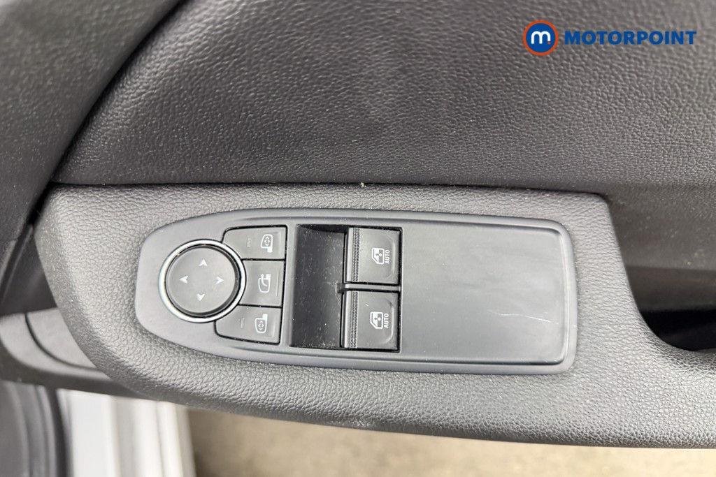 Renault Clio Iconic Manual Petrol Hatchback - Stock Number (1614529) - 17th supplementary image