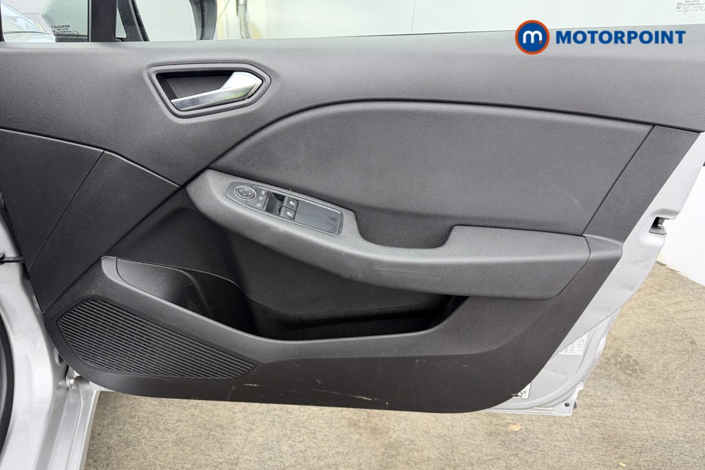 Renault Clio Iconic Manual Petrol Hatchback - Stock Number (1614529) - 18th supplementary image