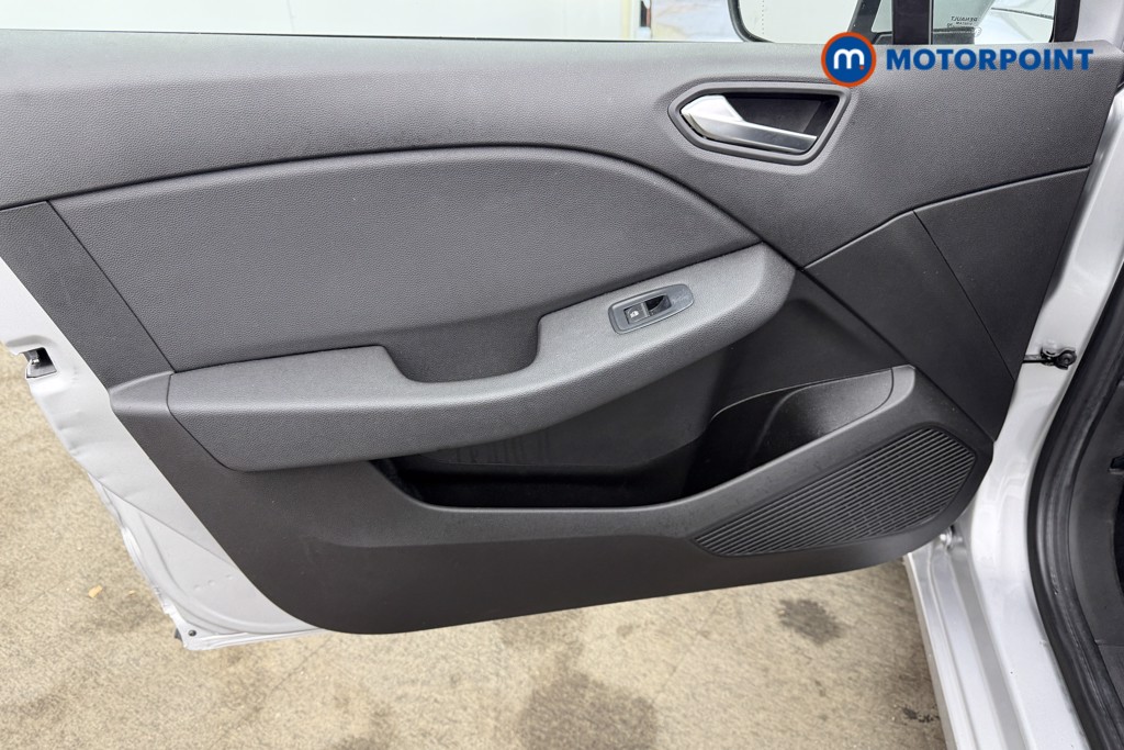 Renault Clio Iconic Manual Petrol Hatchback - Stock Number (1614529) - 31st supplementary image