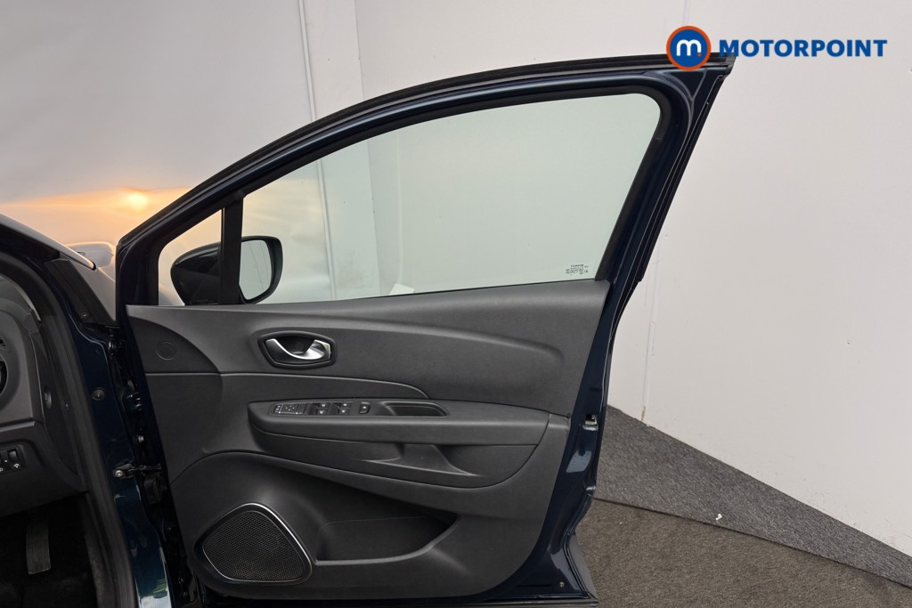 Renault Captur Iconic Manual Petrol SUV - Stock Number (1593574) - 16th supplementary image