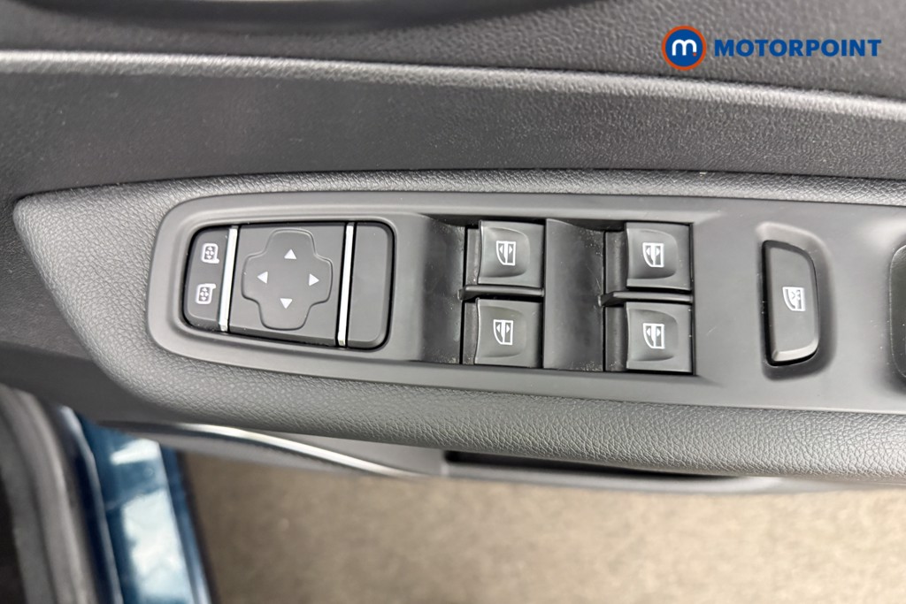 Renault Captur Iconic Manual Petrol SUV - Stock Number (1593574) - 17th supplementary image