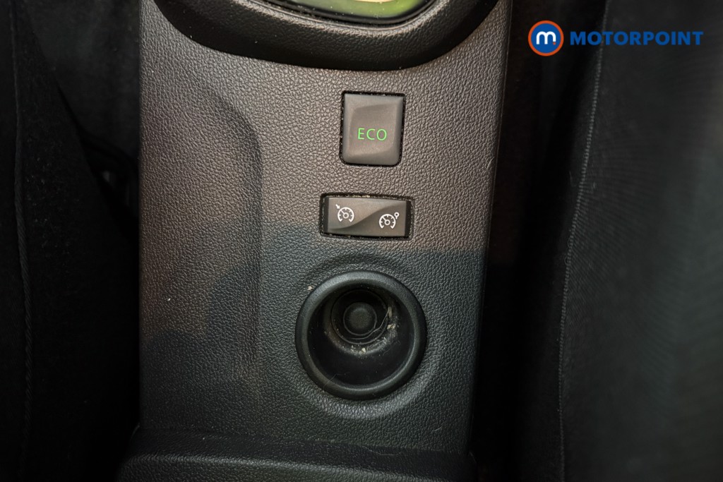 Renault Captur Iconic Manual Petrol SUV - Stock Number (1593574) - 19th supplementary image