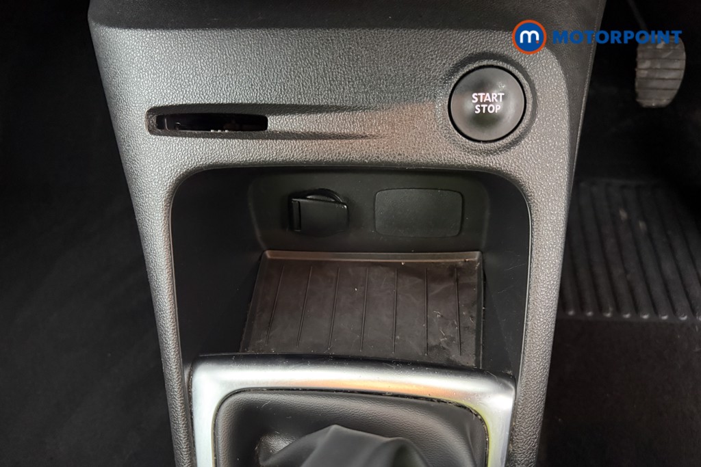 Renault Captur Iconic Manual Petrol SUV - Stock Number (1593574) - 22nd supplementary image