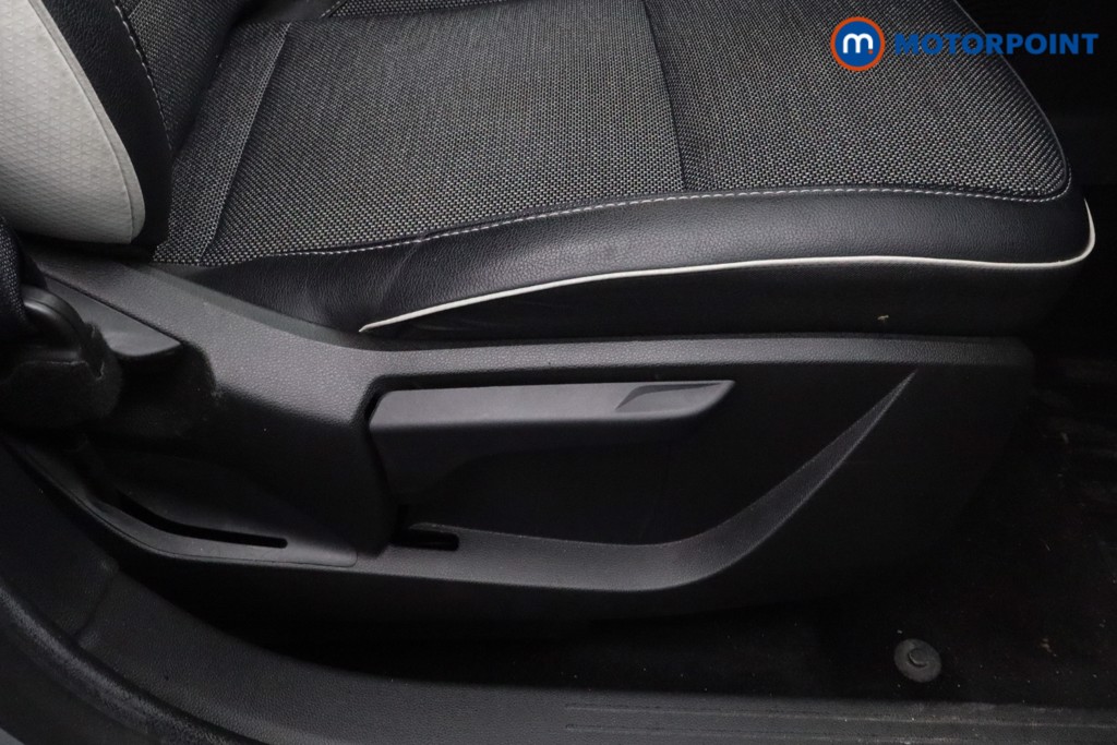 Renault Captur Techno Manual Petrol SUV - Stock Number (1595518) - 19th supplementary image