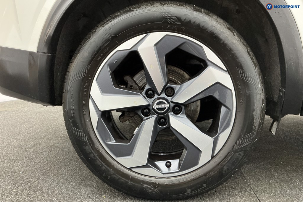 Nissan Qashqai N-Connecta Automatic Petrol-Electric Hybrid SUV - Stock Number (1602980) - 39th supplementary image