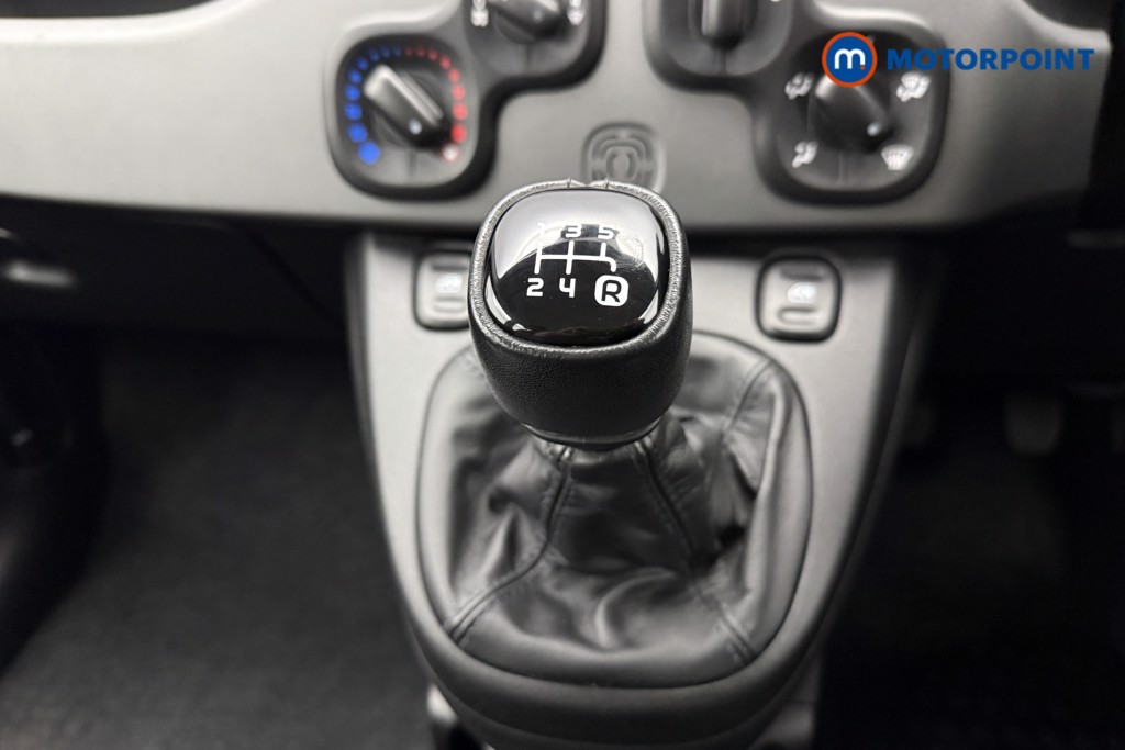 Fiat Panda Lounge Manual Petrol Hatchback - Stock Number (1607358) - 4th supplementary image