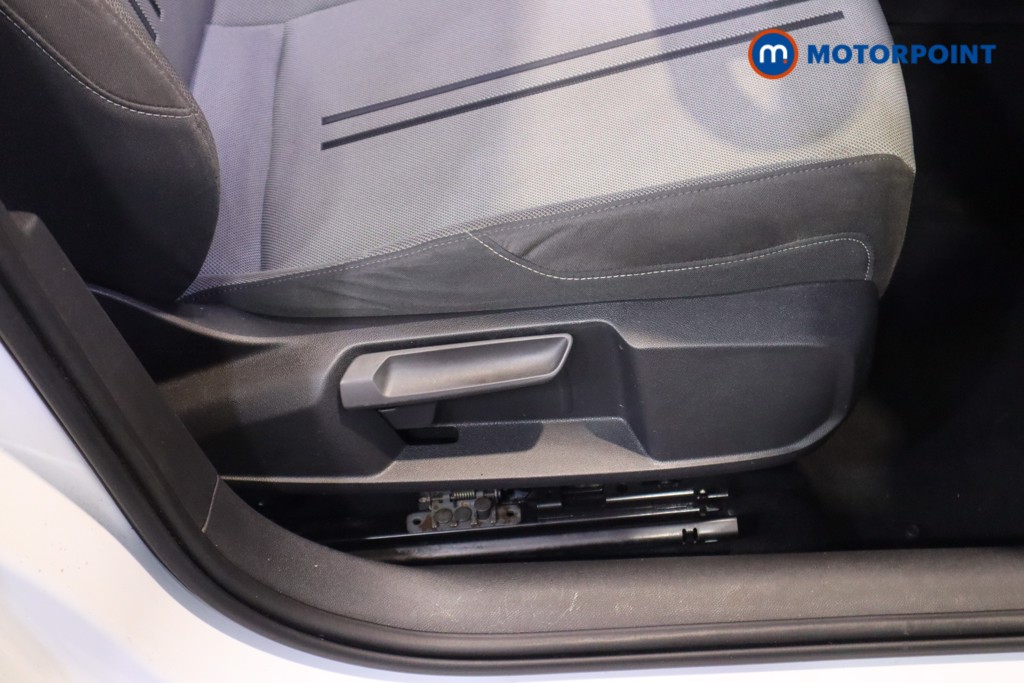 Seat Leon Se Dynamic Manual Petrol Hatchback - Stock Number (1608137) - 17th supplementary image