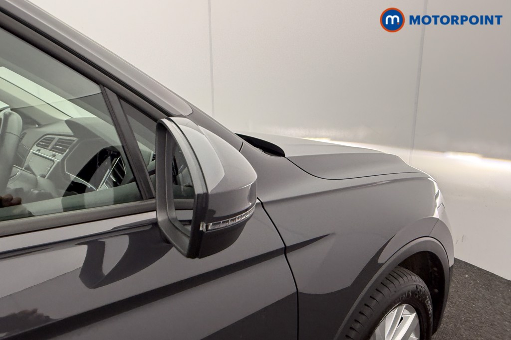 Volkswagen Tiguan Life Automatic Petrol Plug-In Hybrid SUV - Stock Number (1609256) - 19th supplementary image