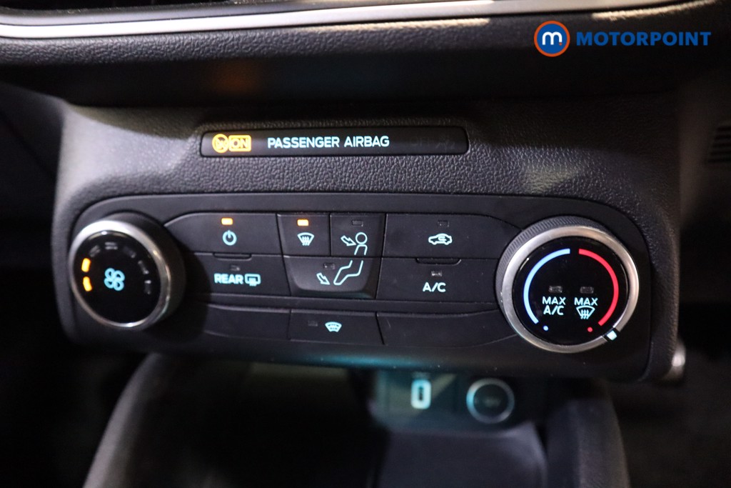 Ford Focus Zetec Manual Petrol Hatchback - Stock Number (1610351) - 6th supplementary image