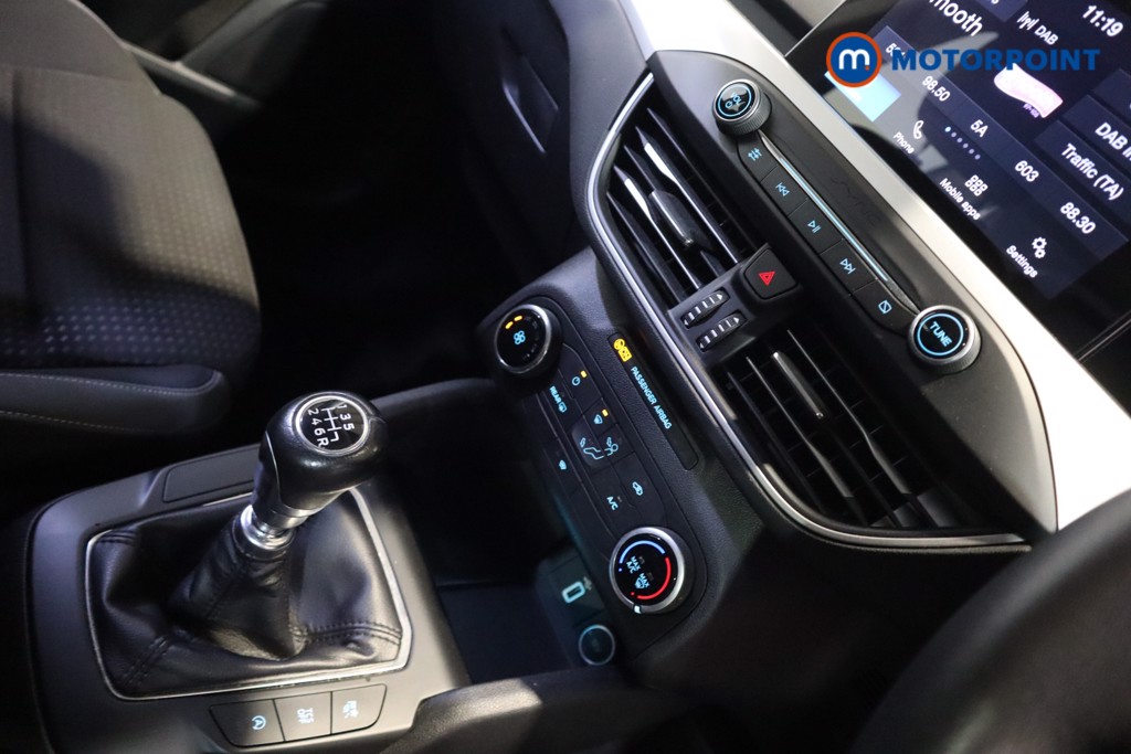 Ford Focus Zetec Manual Petrol Hatchback - Stock Number (1610351) - 8th supplementary image