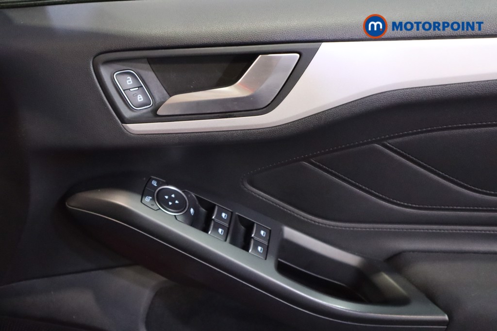 Ford Focus Zetec Manual Petrol Hatchback - Stock Number (1610351) - 11th supplementary image
