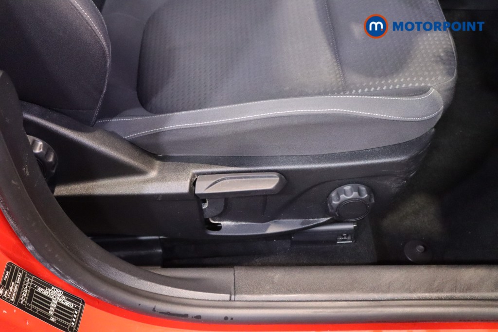 Ford Focus Zetec Manual Petrol Hatchback - Stock Number (1610351) - 17th supplementary image