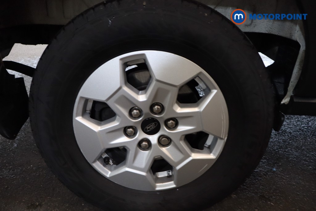 Ford Transit Limited Automatic Diesel Medium Roof Van - Stock Number (1611382) - 8th supplementary image