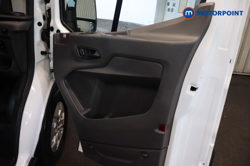 Ford Transit Limited Automatic Diesel Medium Roof Van - Stock Number (1611382) - 22nd supplementary image