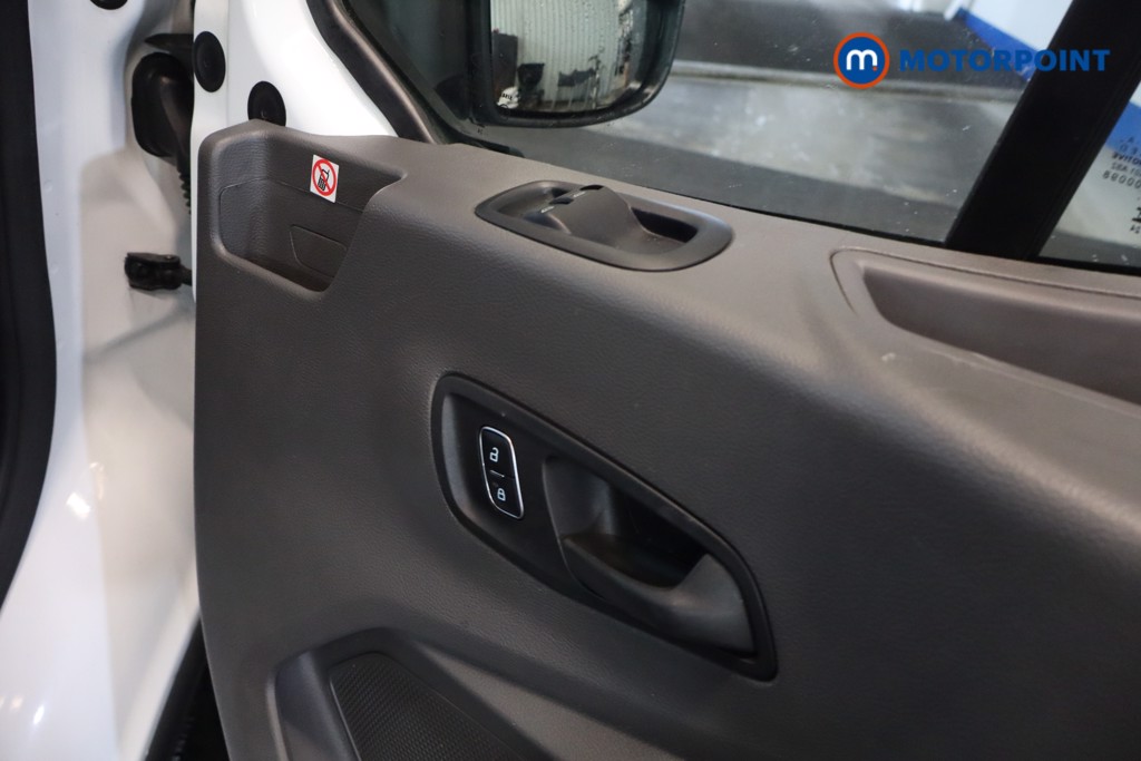 Ford Transit Limited Automatic Diesel Medium Roof Van - Stock Number (1611382) - 23rd supplementary image