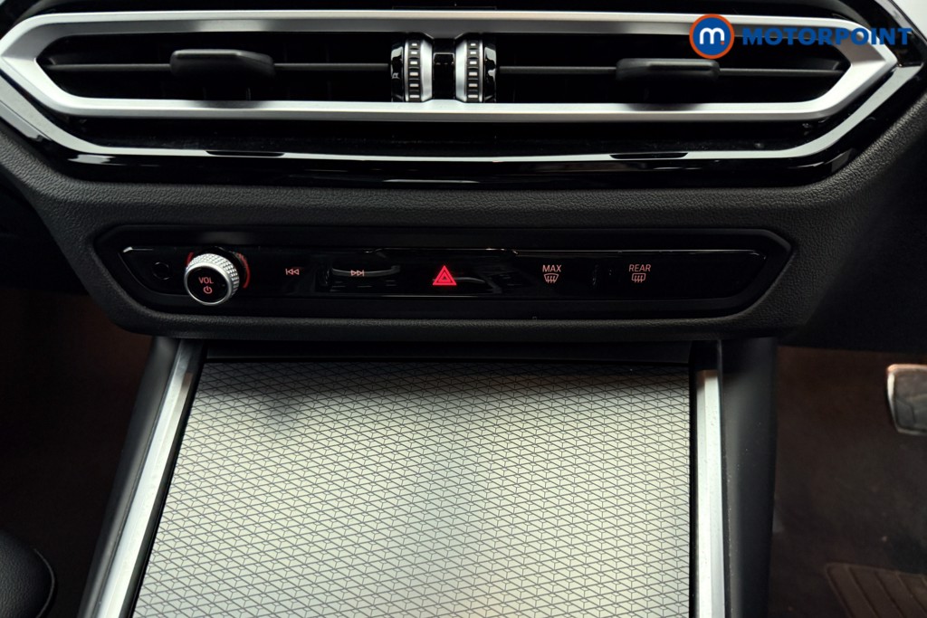 BMW 3 Series M Sport Automatic Petrol Plug-In Hybrid Estate - Stock Number (1611941) - 12th supplementary image