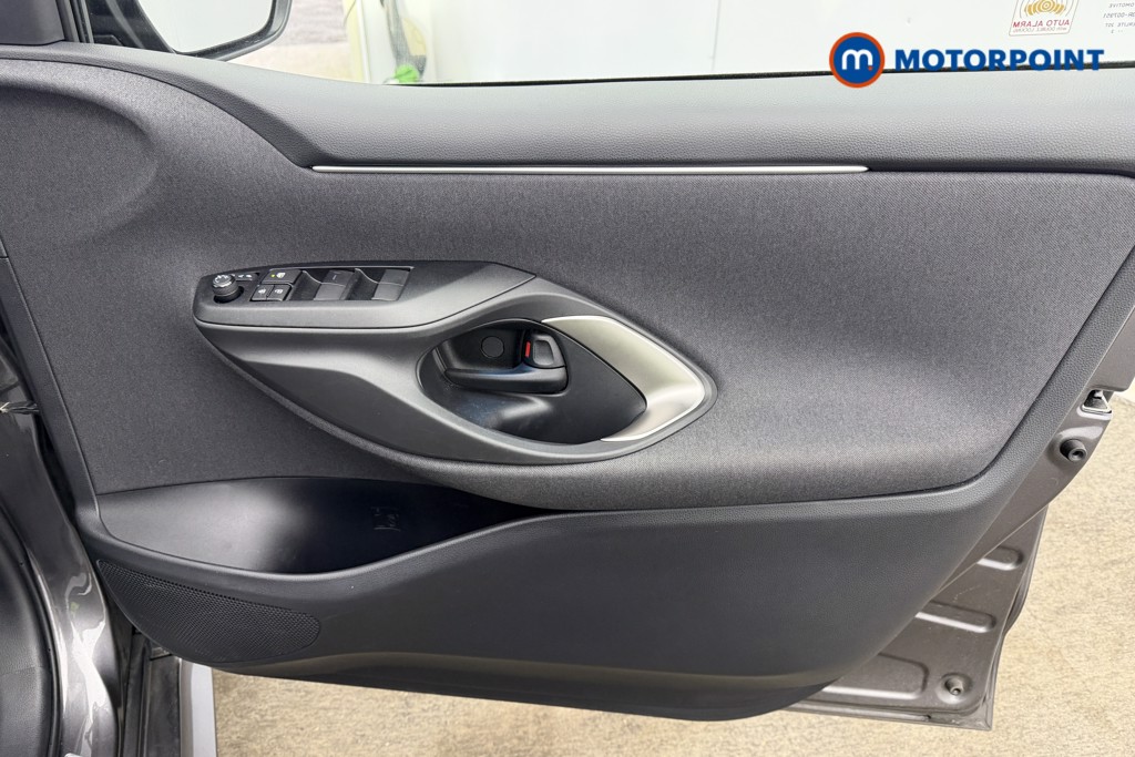 Toyota Yaris Excel Automatic Petrol-Electric Hybrid Hatchback - Stock Number (1613002) - 18th supplementary image