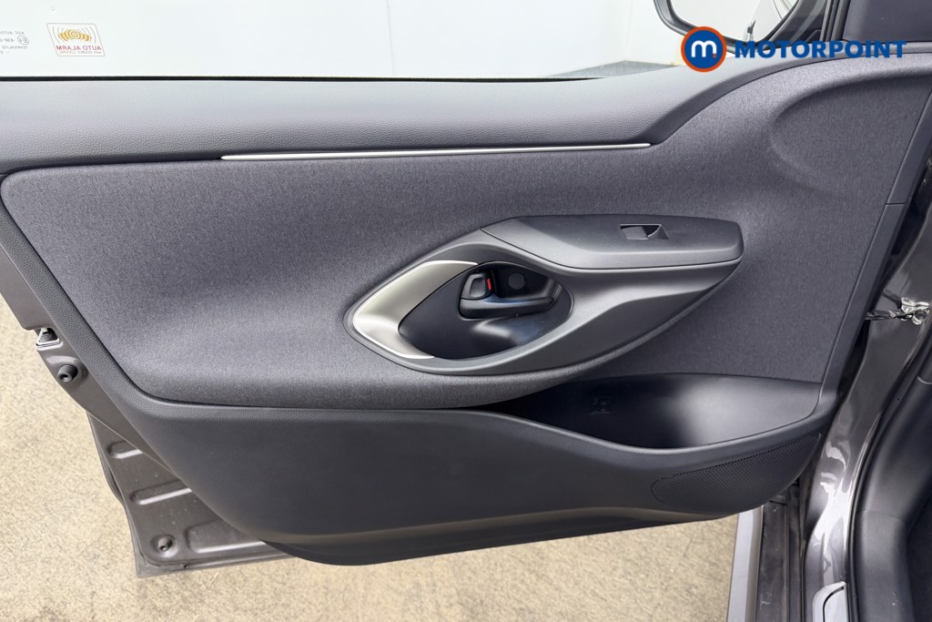 Toyota Yaris Excel Automatic Petrol-Electric Hybrid Hatchback - Stock Number (1613002) - 31st supplementary image