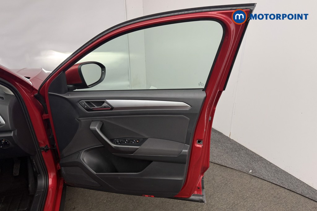 Volkswagen T-Roc Life Manual Petrol SUV - Stock Number (1613536) - 17th supplementary image