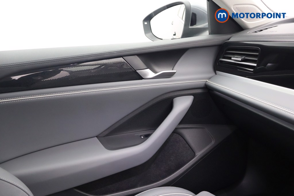 Volkswagen Passat Life Automatic Petrol Plug-In Hybrid Estate - Stock Number (1613647) - 11th supplementary image