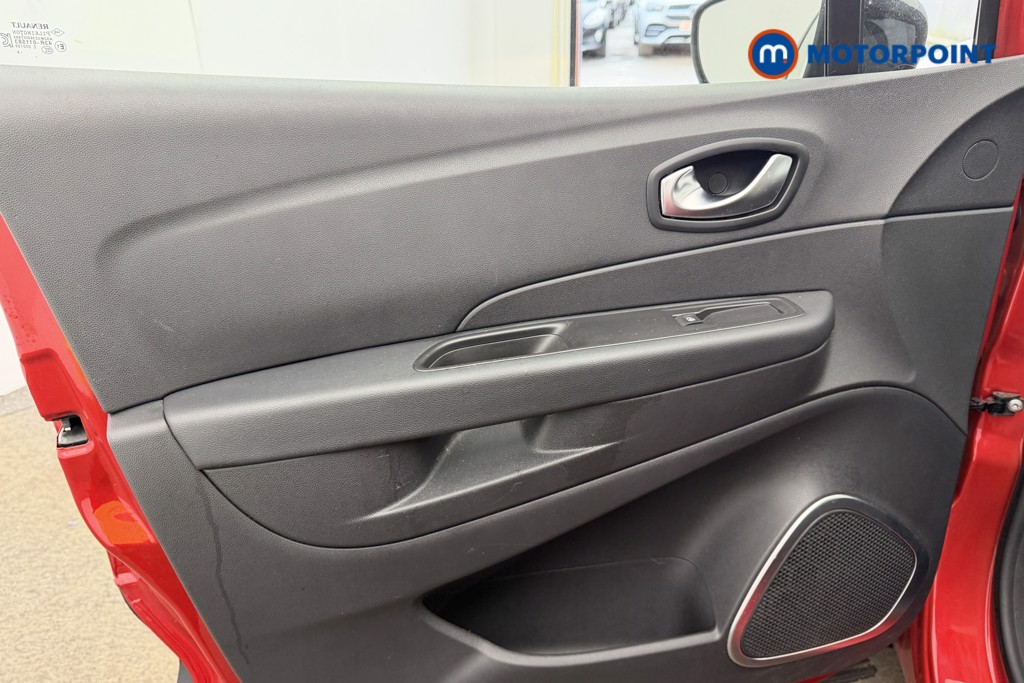 Renault Captur Iconic Manual Petrol SUV - Stock Number (1614537) - 33rd supplementary image