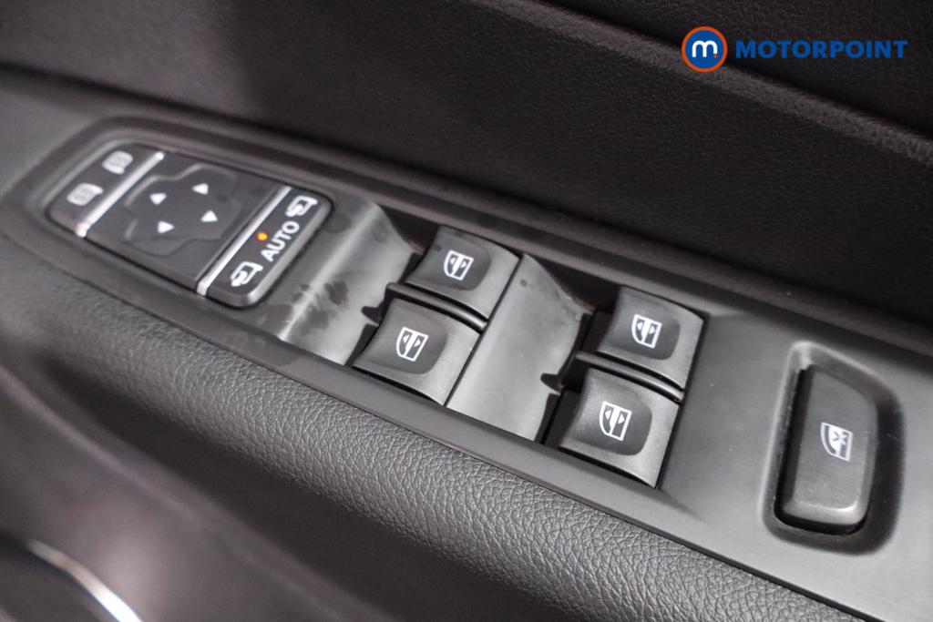 Renault Captur Iconic Manual Petrol SUV - Stock Number (1594900) - 7th supplementary image