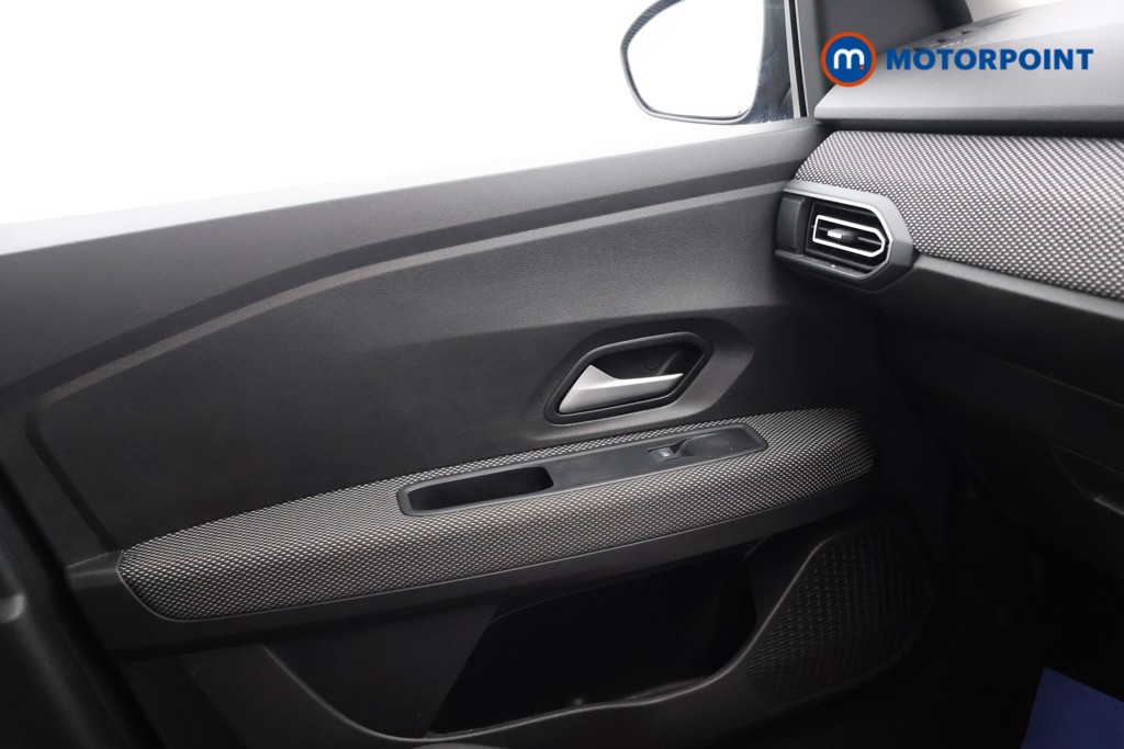 Dacia Sandero Expression Manual Petrol Hatchback - Stock Number (1608387) - 12th supplementary image