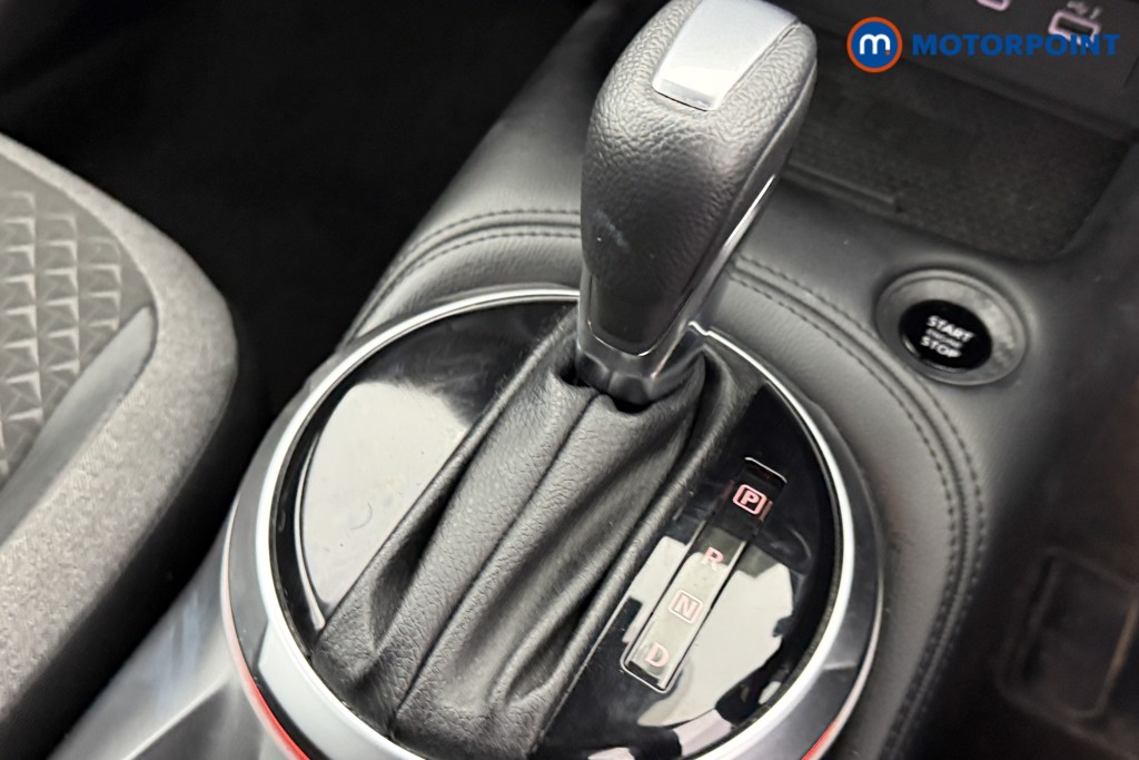 Nissan Juke N-Connecta Automatic Petrol SUV - Stock Number (1612799) - 12th supplementary image