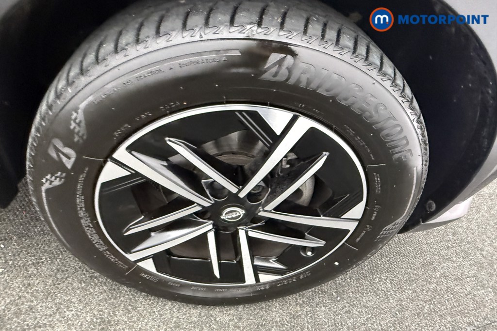 Nissan Juke N-Connecta Automatic Petrol SUV - Stock Number (1612799) - 32nd supplementary image