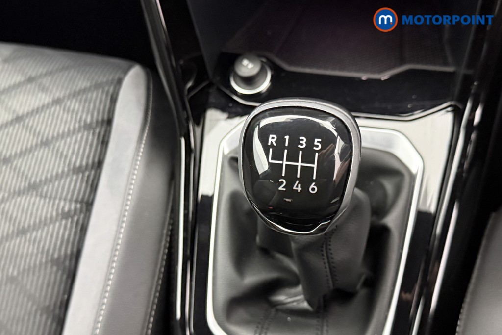 Volkswagen T-Roc R-Line Manual Petrol SUV - Stock Number (1612814) - 13th supplementary image