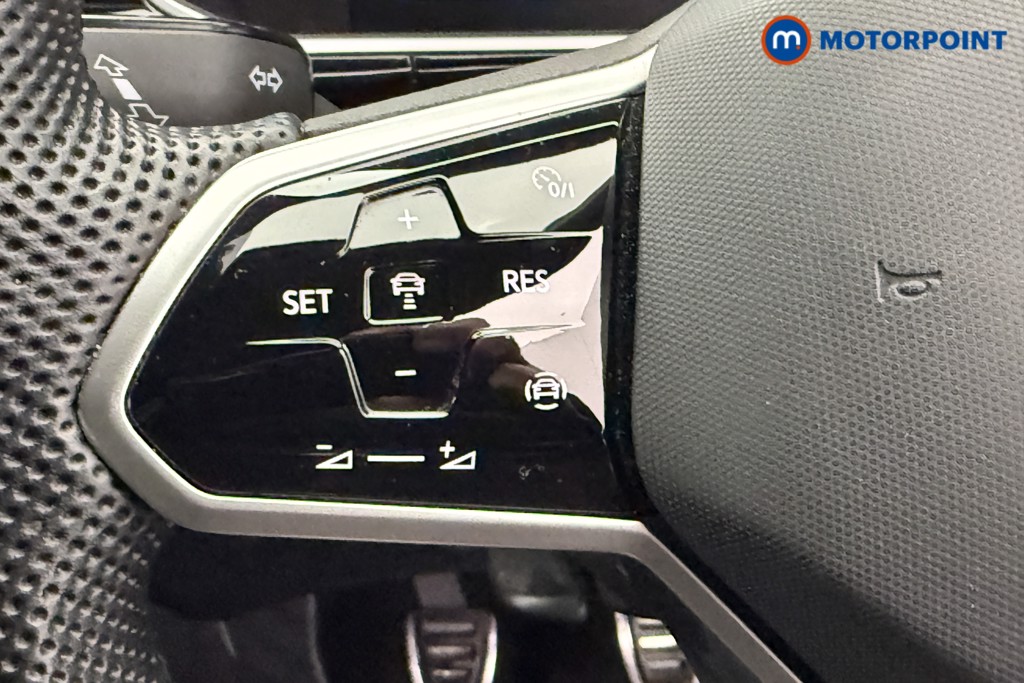 Volkswagen T-Roc R-Line Manual Petrol SUV - Stock Number (1612814) - 14th supplementary image