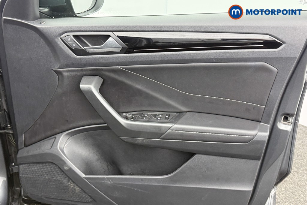 Volkswagen T-Roc R-Line Manual Petrol SUV - Stock Number (1612814) - 18th supplementary image