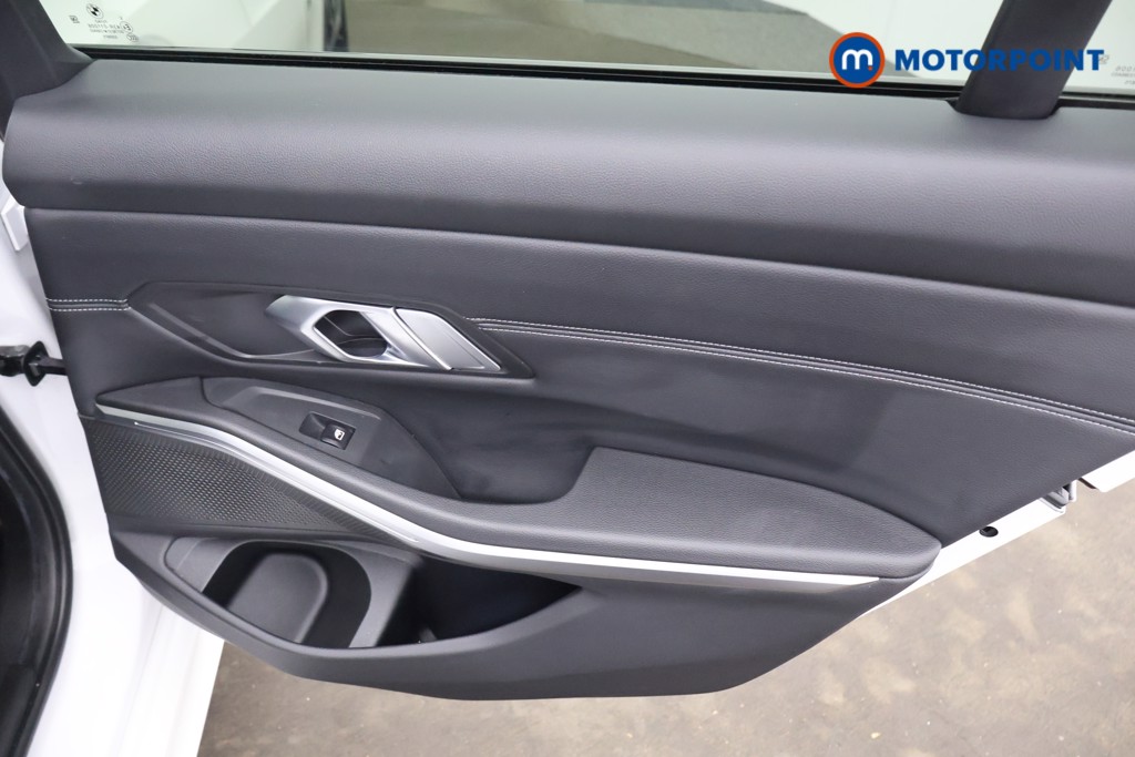 BMW 3 Series M Sport Automatic Petrol Plug-In Hybrid Saloon - Stock Number (1612940) - 17th supplementary image
