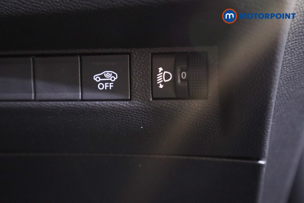 Peugeot 2008 Allure Manual Petrol SUV - Stock Number (1613106) - 15th supplementary image