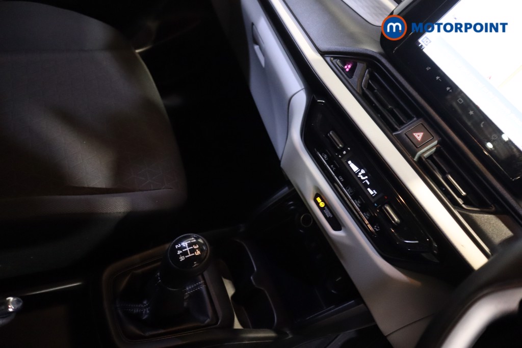 Suzuki Swift Motion Manual Petrol Hatchback - Stock Number (1614100) - 7th supplementary image