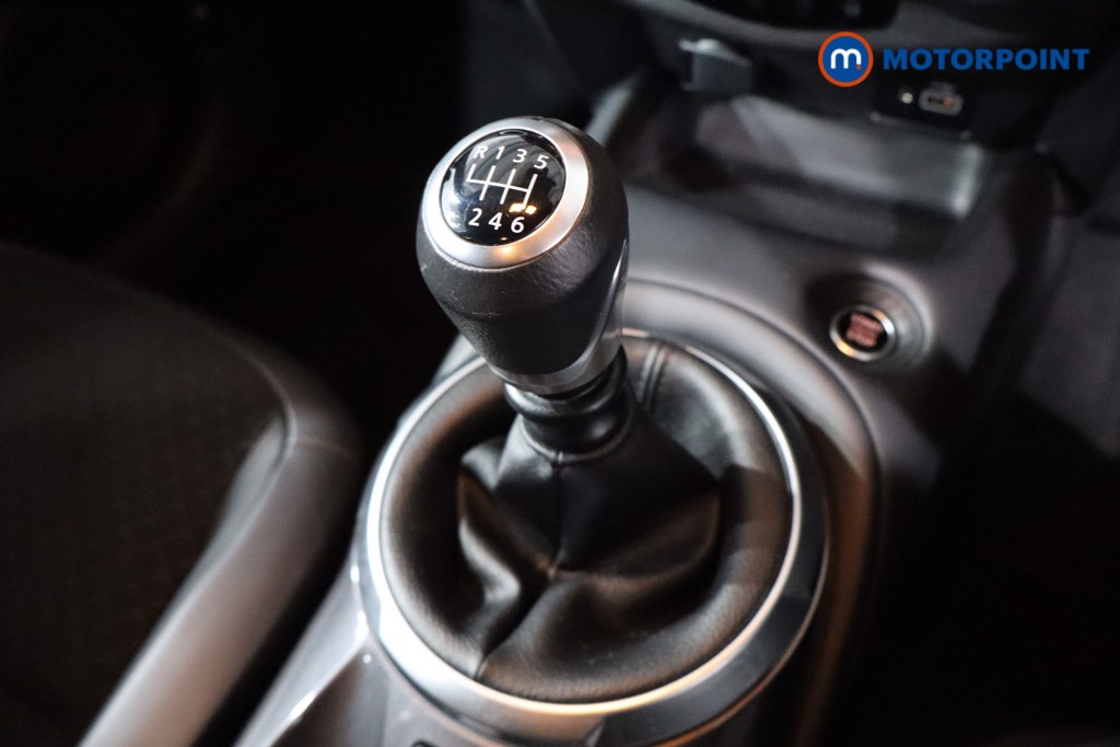 Nissan Juke N-Connecta Manual Petrol SUV - Stock Number (1614891) - 14th supplementary image