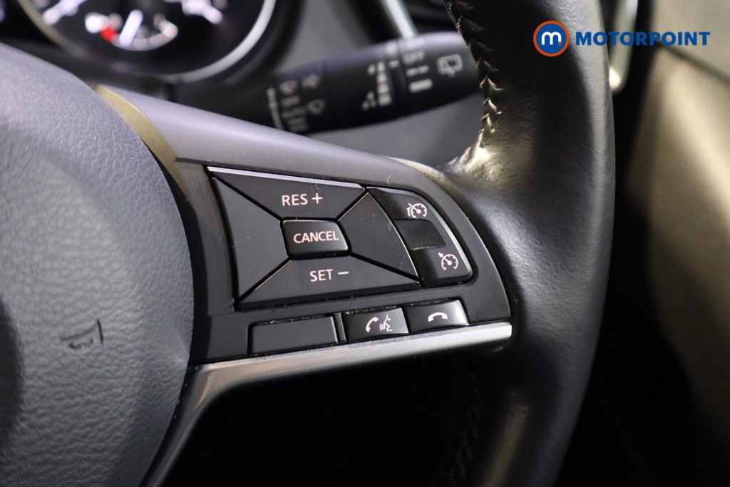 Nissan Qashqai N-Connecta Manual Petrol SUV - Stock Number (1594145) - 4th supplementary image