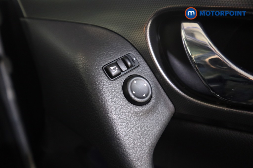 Nissan Qashqai N-Connecta Manual Petrol SUV - Stock Number (1594145) - 13th supplementary image