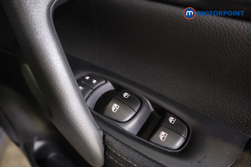Nissan Qashqai N-Connecta Manual Petrol SUV - Stock Number (1594145) - 14th supplementary image