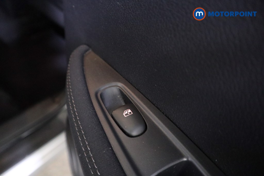 Nissan Qashqai N-Connecta Manual Petrol SUV - Stock Number (1594145) - 18th supplementary image