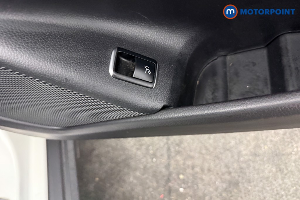 Mercedes-Benz GLA Urban Edition Automatic Petrol SUV - Stock Number (1610243) - 11th supplementary image