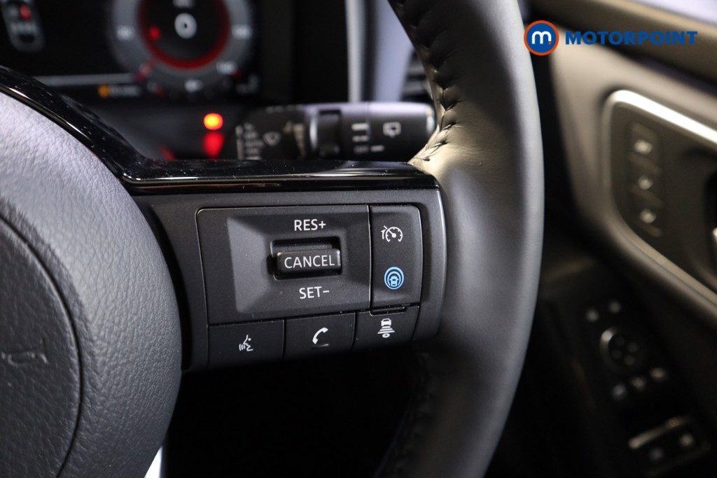 Nissan Qashqai Tekna-Plus Manual Petrol SUV - Stock Number (1611529) - 4th supplementary image