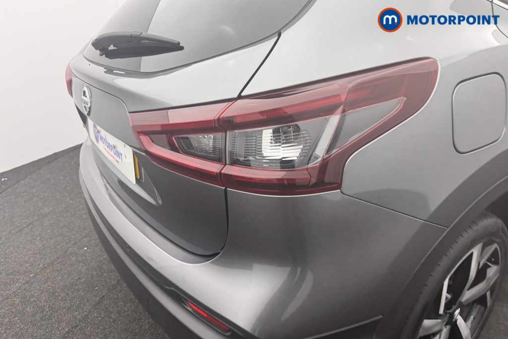 Nissan Qashqai N-Motion Manual Petrol SUV - Stock Number (1612575) - 5th supplementary image