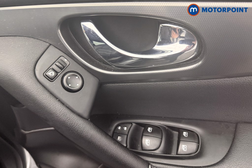 Nissan Qashqai N-Motion Manual Petrol SUV - Stock Number (1612575) - 11th supplementary image