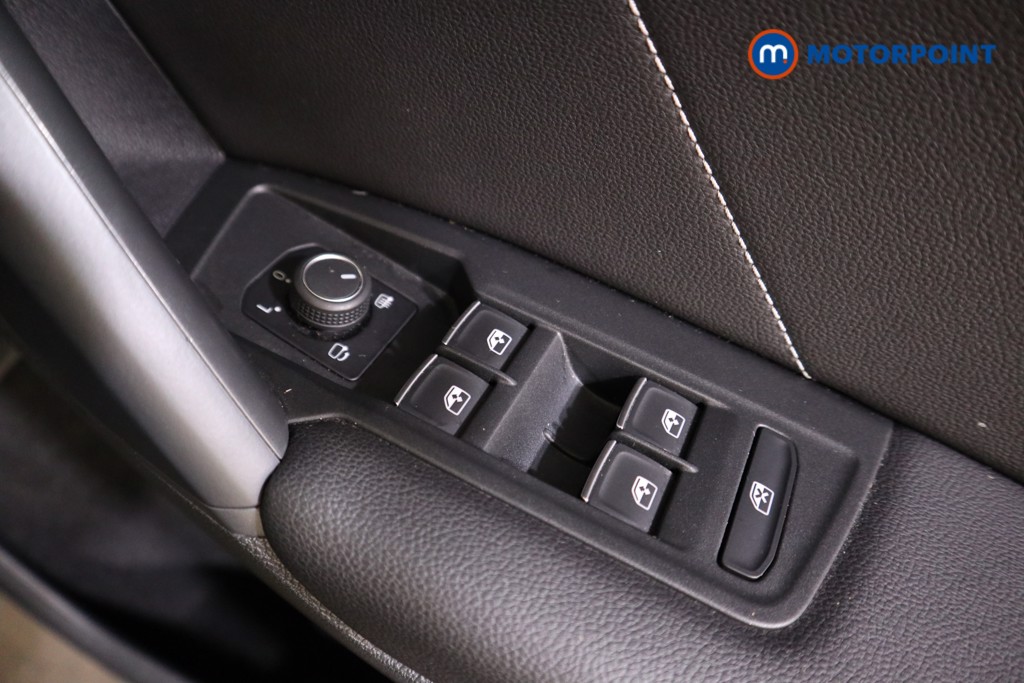 Volkswagen Tiguan R-Line Automatic Petrol Plug-In Hybrid SUV - Stock Number (1612951) - 17th supplementary image