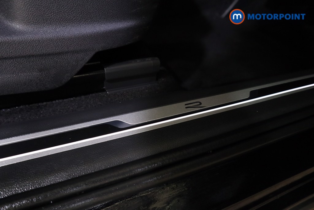 Volkswagen Tiguan R-Line Automatic Petrol Plug-In Hybrid SUV - Stock Number (1612951) - 18th supplementary image