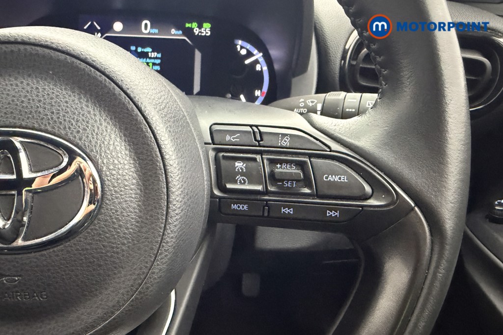 Toyota Yaris Cross Design Automatic Petrol-Electric Hybrid Estate - Stock Number (1613617) - 4th supplementary image